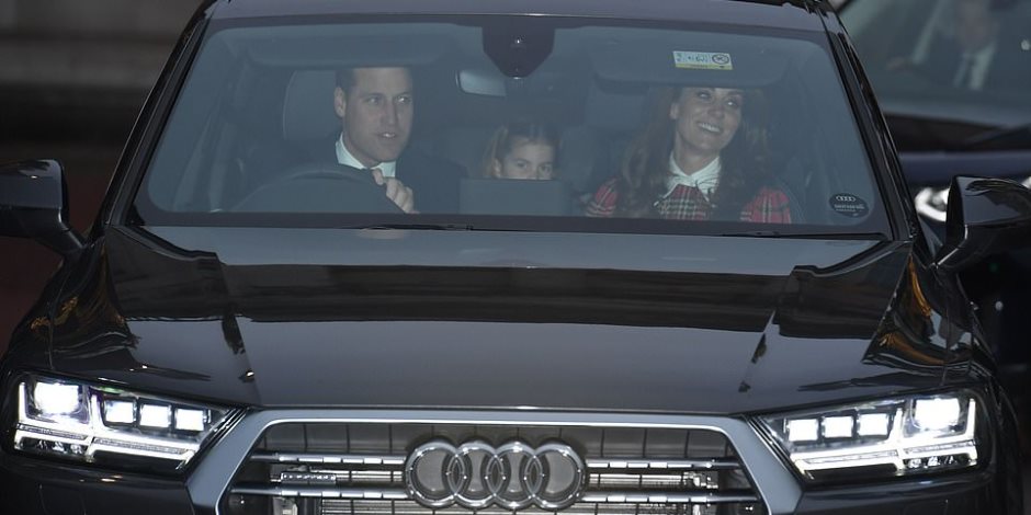 شاهد.. الأمير ويليام يقود السيارة بعائلته (صور) 