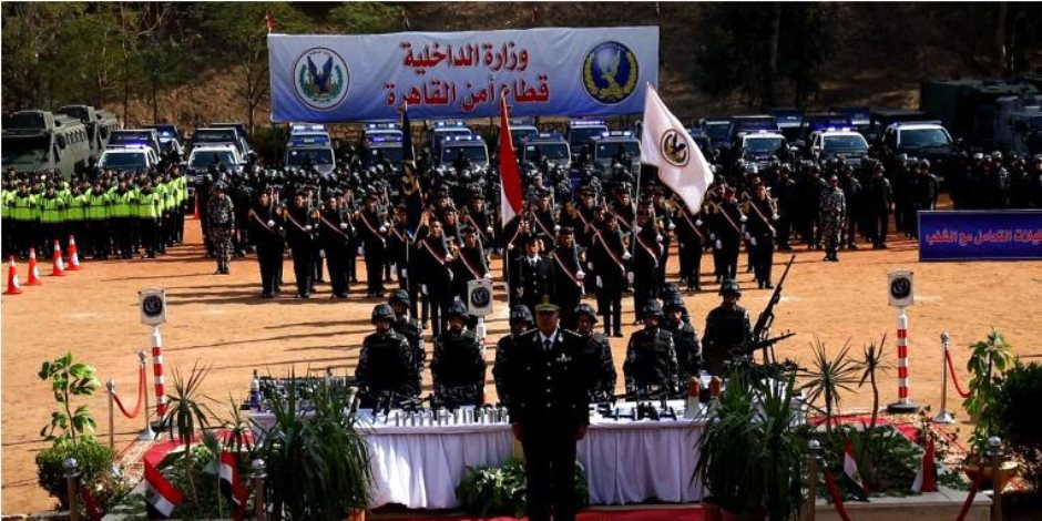 انتشار أمني مكثف بالمحافظات لتأمين احتفالات عيد الميلاد ورأس السنة (صور) انتشار أمني مكثف بالمحافظات لتأمين احتفالات عيد الميلاد ورأس السنة (صور)