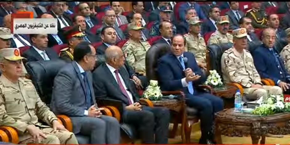 الرئيس السيسى: القوات المسلحة بنص الدستور عليها مسئولية منع الدولة من السقوط