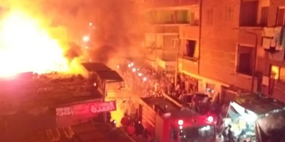 تم السيطره عليه .. ماس بكابينة كهرباء وراء حريق شارع ناصر بشبرا الخيمة (فيديو)