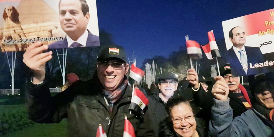 مصريون في برايتون يقطعون «ساعتين سفر» إلى لندن للمشاركة باحتفال الجالية باستقبال الرئيس
