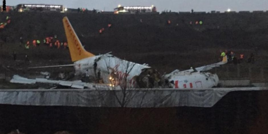 مصائب أردوغان تتوالى.. مصرع شخص وإصابة 158 في انشطار طائرة تركية نصفين بمطار إسطنبول