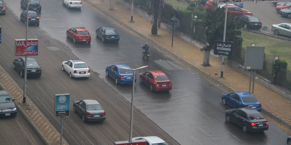 صور.. أمطار خفيفة على القاهرة والجيزة وانخفاض حاد بدرجات الحرارة