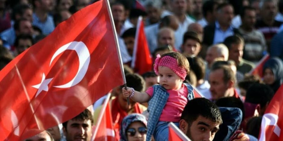 جوعى ومنتحرون.. 2 مليون تركي يطلبون "إعانة بطالة" من حكومة أردوغان