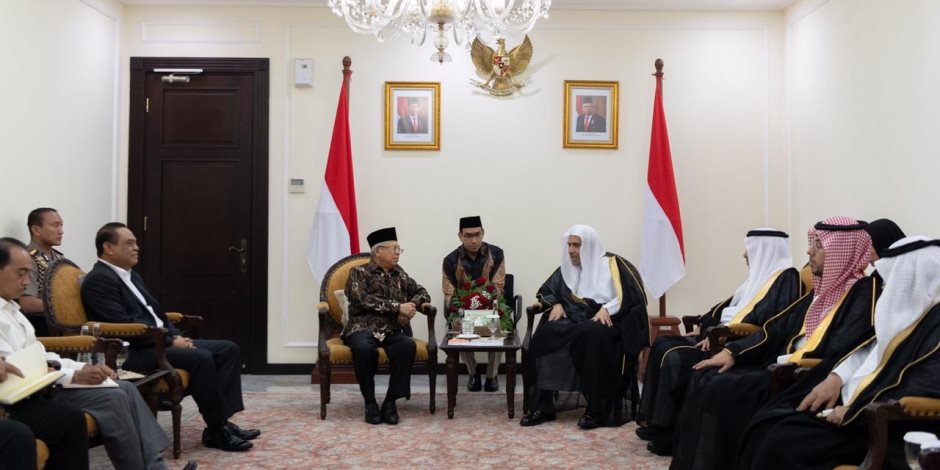 الرئيس الإندونيسي يستقبل أمين عام رابطة العالم الاسلامى ويشيد بالجهود الدولية للرابطة