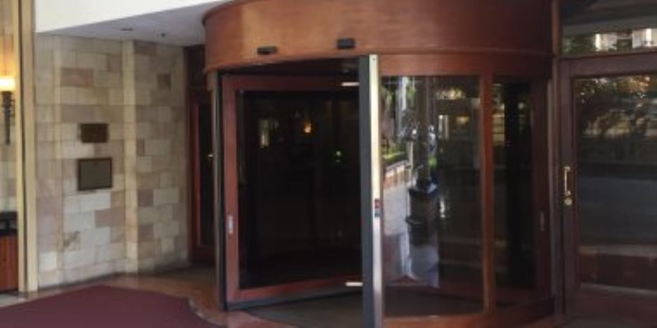 الهدوء الحذر يسيطر على فندق الأهلي قبل مواجهة الحسم (فيديو وصور)