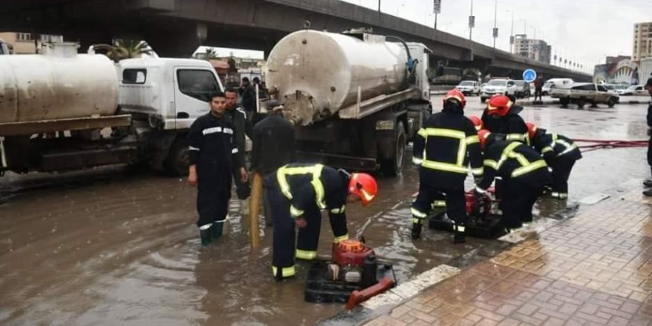 «لا تراجع ولا استسلام».. الداخلية تواصل عمليات الإغاثة على الطرق وسحب مياه الأمطار (صور)