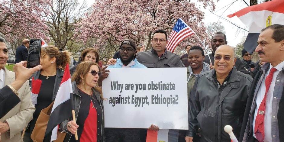 الجالية تؤكد في وقفة تضامنية أمام البيت الأبيض أهمية الحفاظ على حقوق مصر المائية 