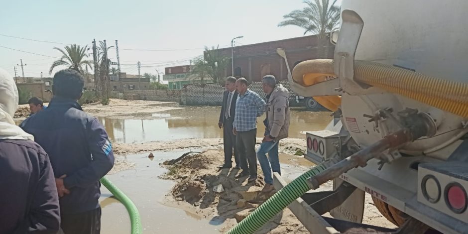 رفع 2500 مترا من مياه الأمطار وإنهاء معاناة الأهالي  بقرية 6 أكتوبر شمال سيناء (صور)