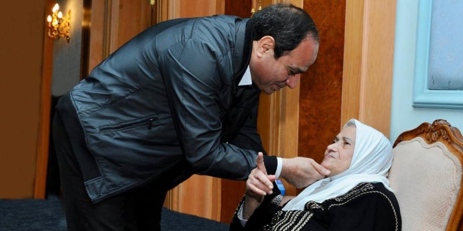 الرئيس السيسي عن والدته في عيد الأم: كانت رمزاً للحكمة والصبر والإيمان 