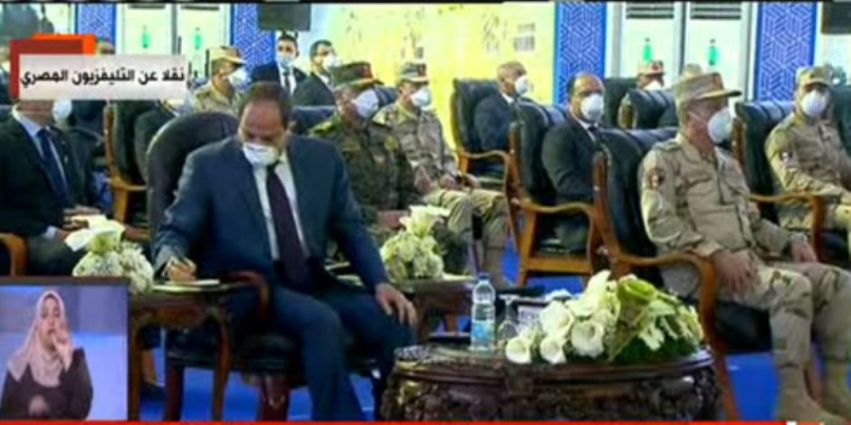 الرئيس السيسي يظهر بـ"الكمامة" خلال تفقد عناصر الجيش المخصصة لمكافحة كورونا