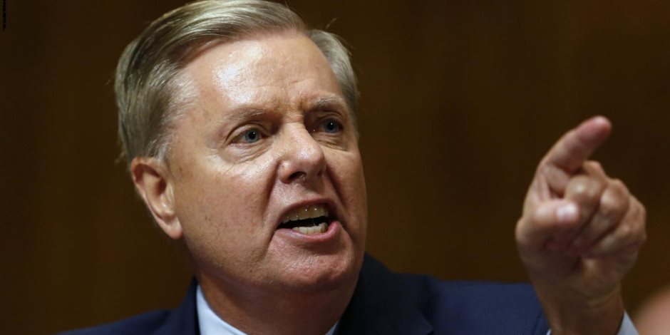 سناتور أمريكي: ترامب مستعد لاستخدام القوة العسكرية ضد إيران إذا لم تُنهِ إغلاق مضيق هرمز