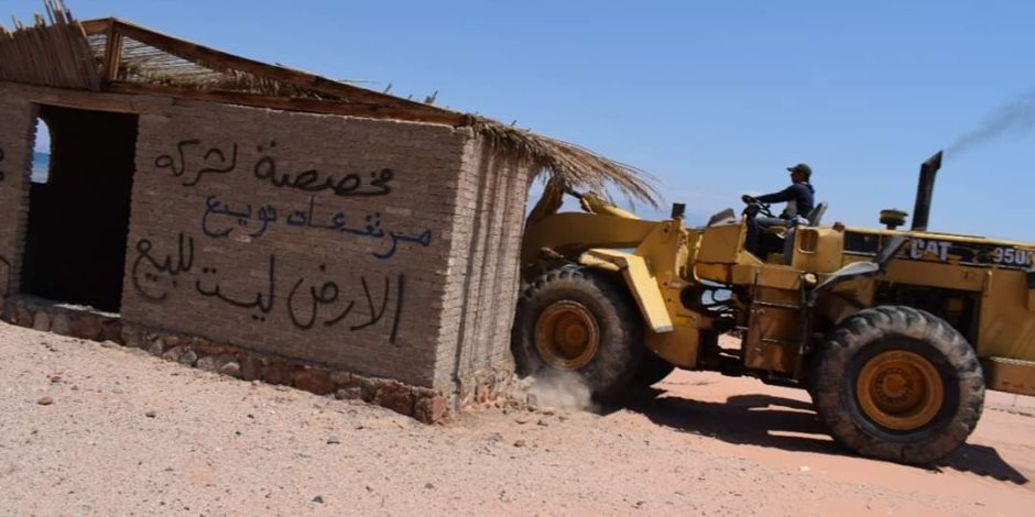 الأجهزة التنفيذية تواصل إزالة التعديات على أراضي الدولة في جنوب سيناء (صور)