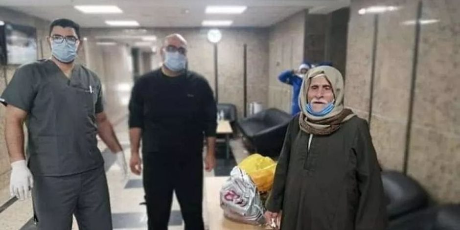 حدوتة مصرية.. أكبر متعاف من كورونا يبلغ 88 عاما ويدخن بشراهة حدوتة مصرية.. أكبر متعاف من كورونا يبلغ 88 عاما ويدخن بشراهة