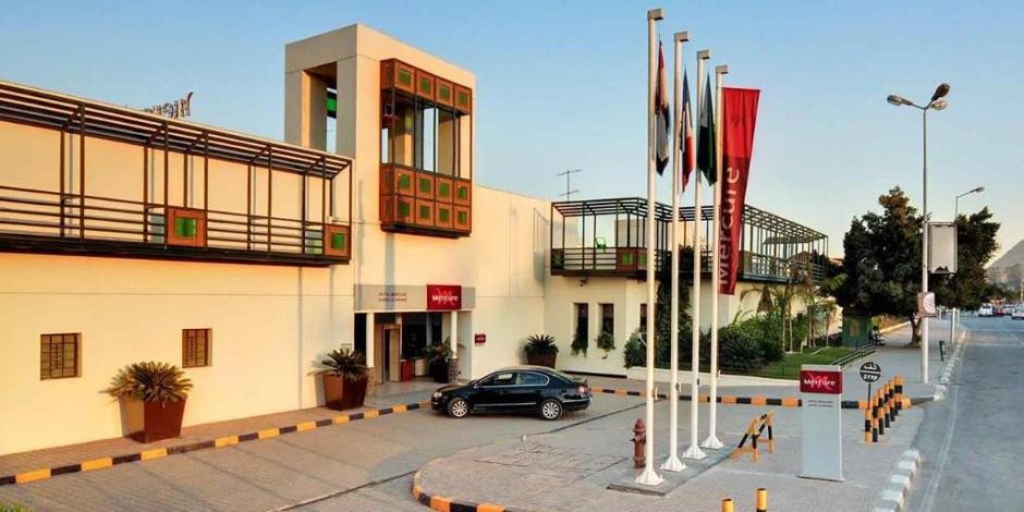 بلاغ من العاملين بفندق ميريكور الهرم ضد الإدارة بعد تسريحهم.. و"ملتقى الحوار للتنمية" تطالب بحمايتهم بلاغ من العاملين بفندق ميريكور الهرم ضد الإدارة بعد تسريحهم.. و"ملتقى الحوار للتنمية" تطالب بحمايتهم