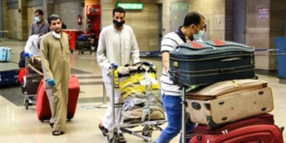 مطار القاهرة يستقبل رحلة استثنائية تقل 195 مصريا عالقا بالكويت