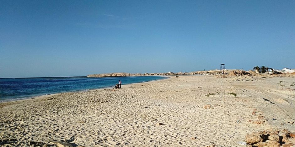 المحافظات الساحلية تغلق الشواطئ وترفع شعار «خليك في البيت أحسن»