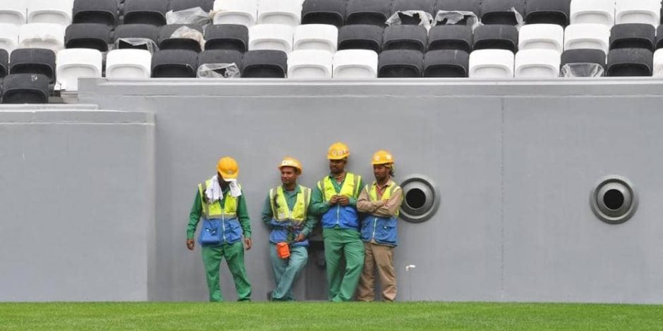 عبودية حديثة.. قطر تواصل التنكيل بعمال المونديال في «ملعب البيت»
