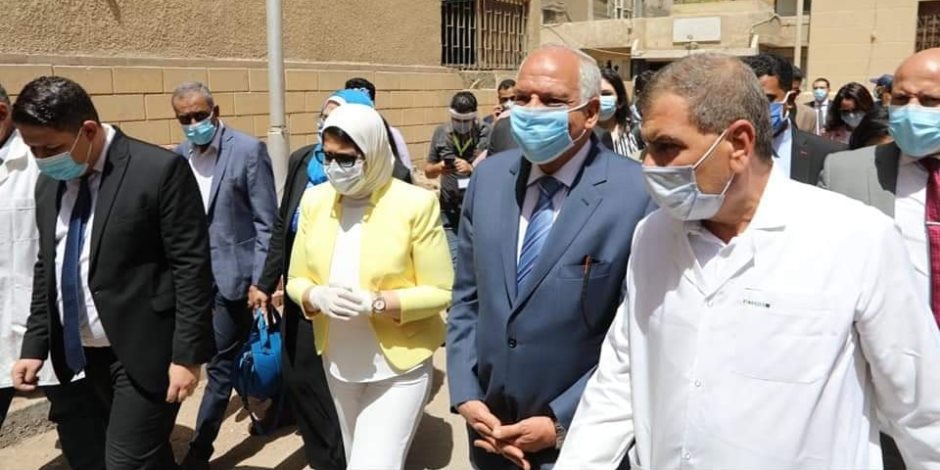 محافظ الجيزة ووزيرة الصحة يتفقدان العيادات الخارجية بمستشفى أم المصريين