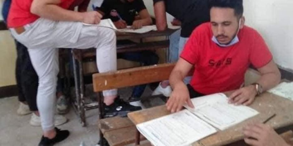 صور طلاب «الغش الجماعي».. تطيح بثلاثة مسئولين عن أعمال الثانوية العامة صور طلاب «الغش الجماعي».. تطيح بثلاثة مسئولين عن أعمال الثانوية العامة