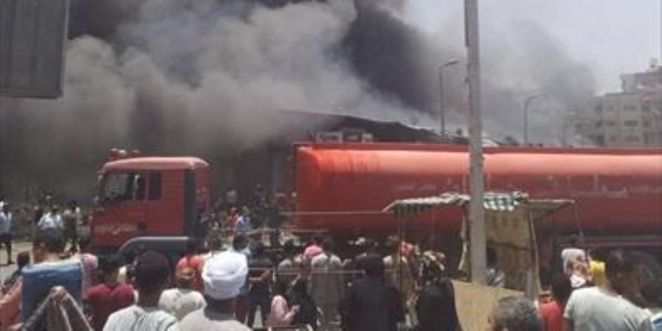 تفاصيل اندلاع حريق سوق توشكى في حلوان.. عشرات المحلات التهمتها النيران (فيديو)