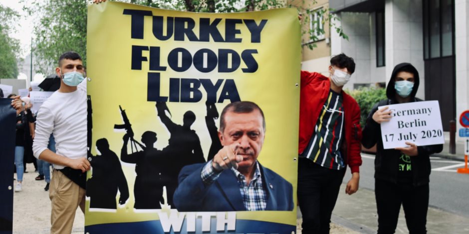  غضب أوروبي وتظاهرات ضد الديكتاتور.. أردوغان يعربد في ليبيا ويتحرش بـ"قبرص واليونان"  