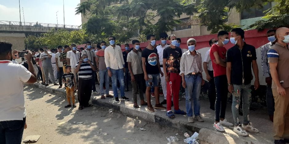 طوابير المصريين أمام اللجان الانتخابية... تتحدي الكورونا والدعوات الإرهابية وحرارة الجو 