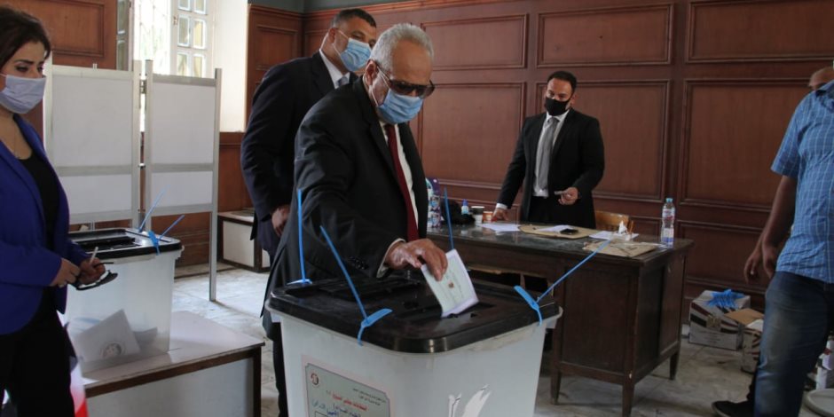 المستشار بهاء أبو شقة يدلي بصوته في انتخابات "الشيوخ" بالدقى .. ويحث المواطنين على المشاركة