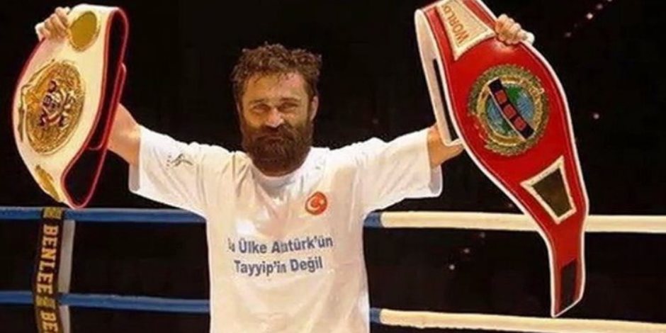 بطل أوروبا في الملاكمة يتلقى تهديدات بالقتل بعد توجيهه انتقادات لأردوغان