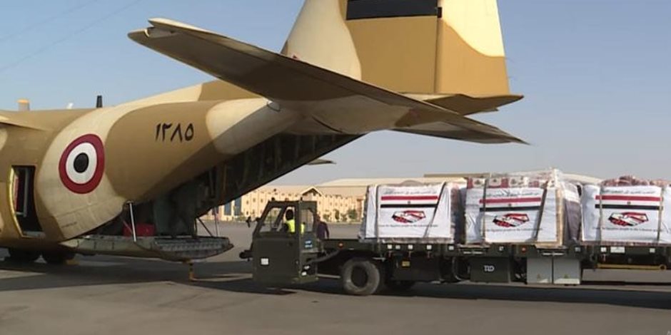مصر تواصل رحلات جسرها الجوي إلى لبنان.. وترسل طائرتين محملتين بالمساعدات