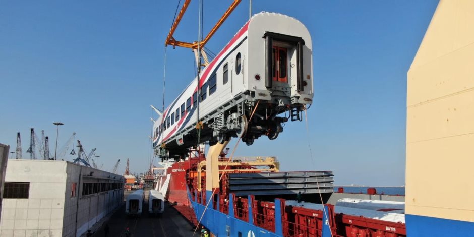 وزير النقل يعلن وصول 22 عربة سكة حديد روسية جديدة لميناء الإسكندرية