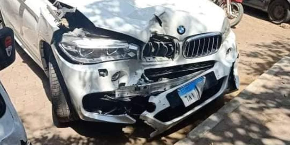ننشر صور حادث اصطدام سيارة صالح جمعة بسيارتين في الزمالك