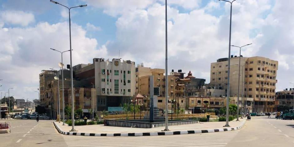 بعد 4 سنوات من الغلق وعودة الاستقرار.. إعادة فتح طريق ميدان الشهداء الساحلي بالعريش (صور)