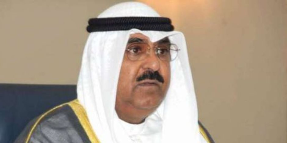 ولى عهد الكويت الشيخ مشعل الأحمد يؤدى اليمين الدستورية أمام أمير البلاد