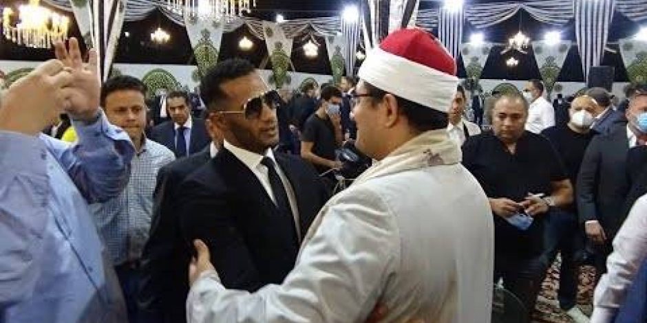 صورة أحد المشايخ مع محمد رمضان تثير الجدل على السوشيال ميديا: اضطر إلى حذفها