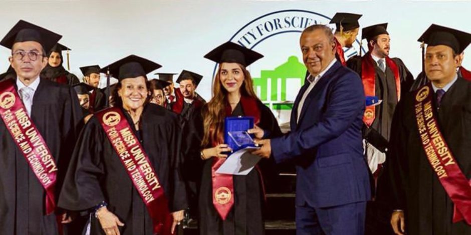 الاحتفال بتخرج دفعة 2019-2020 بكلية الطب بجامعة مصر للعلوم والتكنولوجيا.. صور