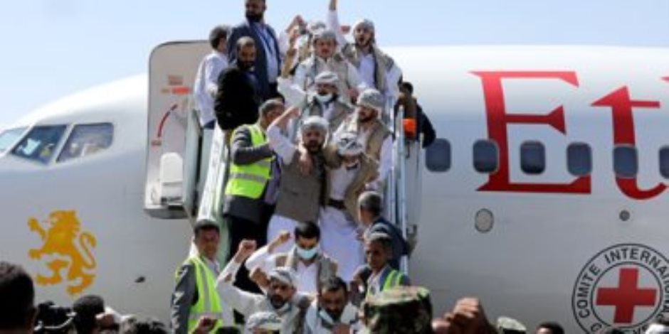 تبادل أسرى بين الحكومة والحوثيين.. ماذا قال رئيس الوزراء اليمني عن الصفقة؟