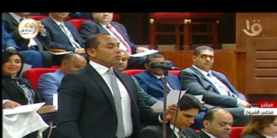 النائب محمد أبو غالى يؤدى اليمين الدستورية فى الجلسة الافتتاحية لمجلس الشيوخ