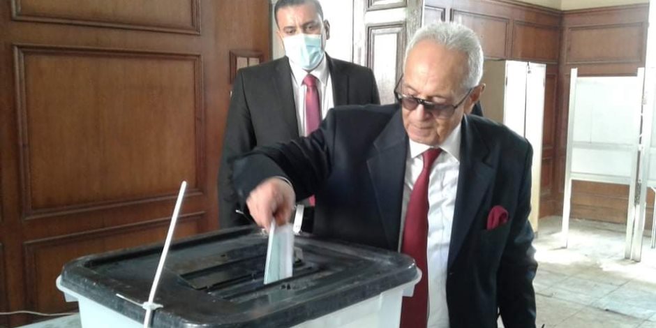 رئيس حزب الوفد يدلي بصوته بانتخابات مجلس النواب في الدقي