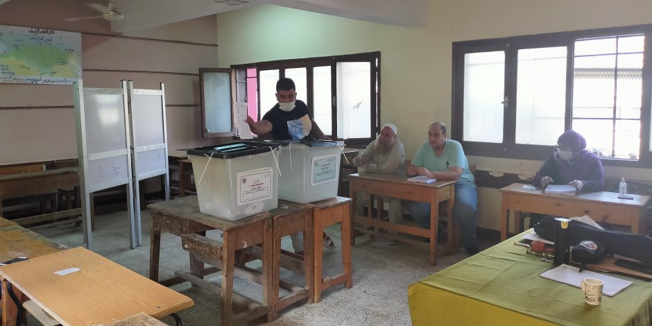 انتخابات مجلس النواب.. إقبال من الناخبين على الإدلاء بأصواتهم في ساقية مكي بالجيزة