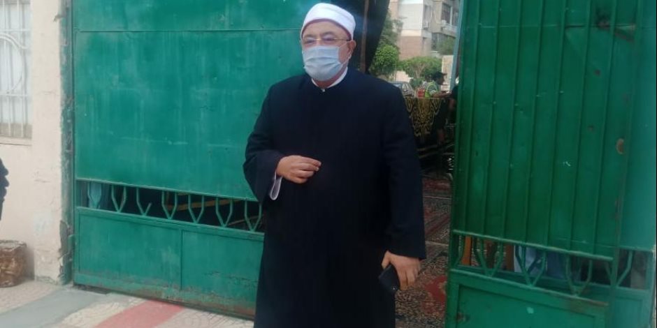 الشيخ خالد الجندى يدلى بصوته في الانتخابات البرلمانية بمدينة الشيخ زايد