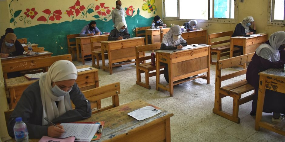 نائب وزير التربية والتعليم: لا يمكن إجبار الطالبات على ارتداء الحجاب والوزارة تحقق في واقعة مدرسة بلبيبس