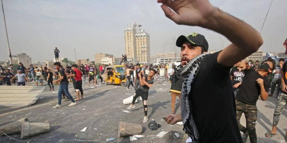 العراق يشهد مواجهات عنيفة بين الأمن والمتظاهرين في ساحة التحرير