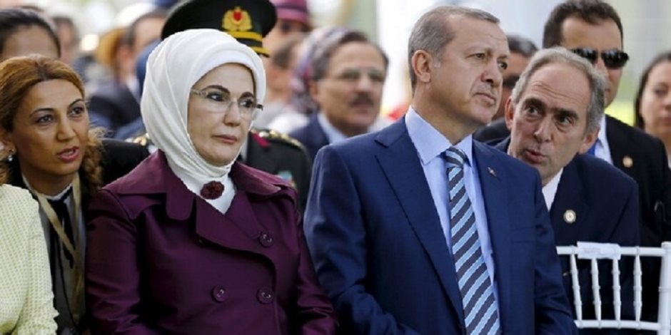 دولة الست أمينة.. ارتبطت بعلاقات سياسية غريبة بدوائر عسكرية ومخابراتية لدعم زوجها أردوغان