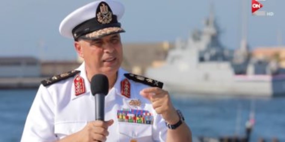 قائد القوات البحرية: نؤمن قناة السويس والميسترال سفينة قتالية من الطراز الأول