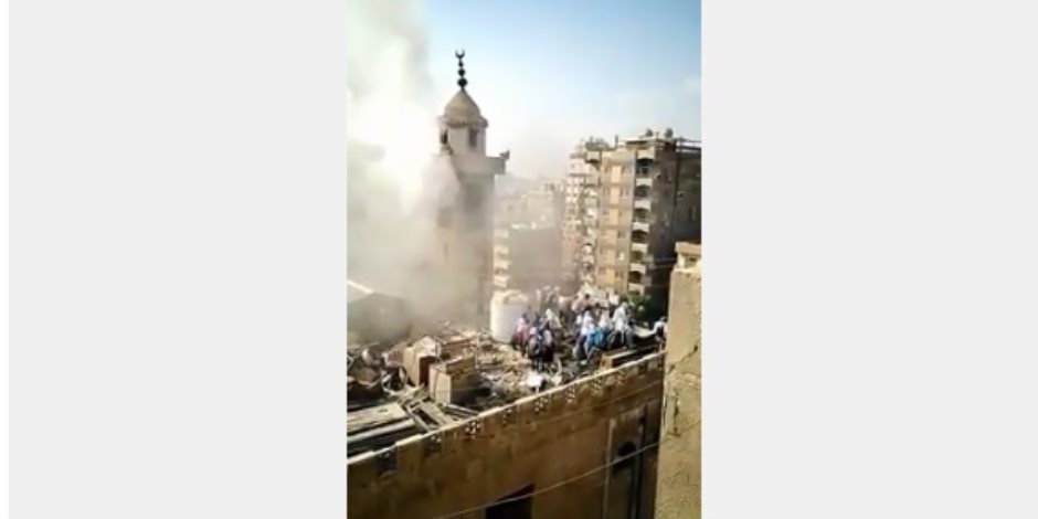شاهد.. هروب تلاميذ معهد أزهري في صقر قريش بعد اندلاع حريق بمسجد