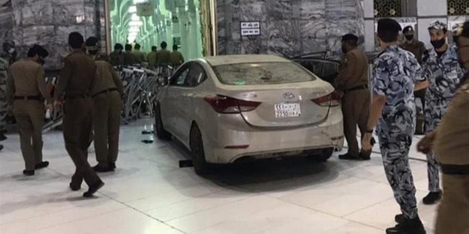 إمارة مكة المكرمة تكشف تفاصيل حادث ارتطام سيارة في أحد أبواب المسجد الحرام