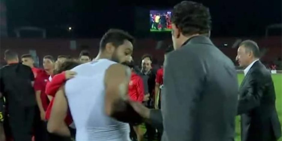 اتحاد الكرة يعلن انتهاء أزمة مباراة التتويج: كهربا يعتذر لـ محمد فضل