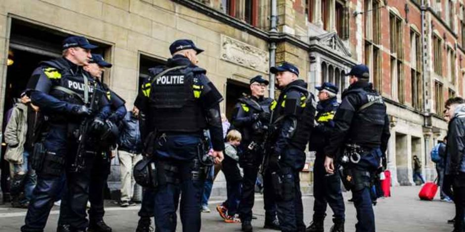 الشرطة الهولندية تعتقل شخصين مثلا تهديدا بمحطة القطار فى أوترخت