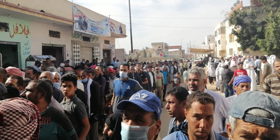 حشود كبيرة أمام لجان الإنتخابات بمدينة الشيخ زويد الحدودية بشمال سيناء ( صور وفيديو)